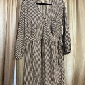 Old navy knee length white and blue dress.